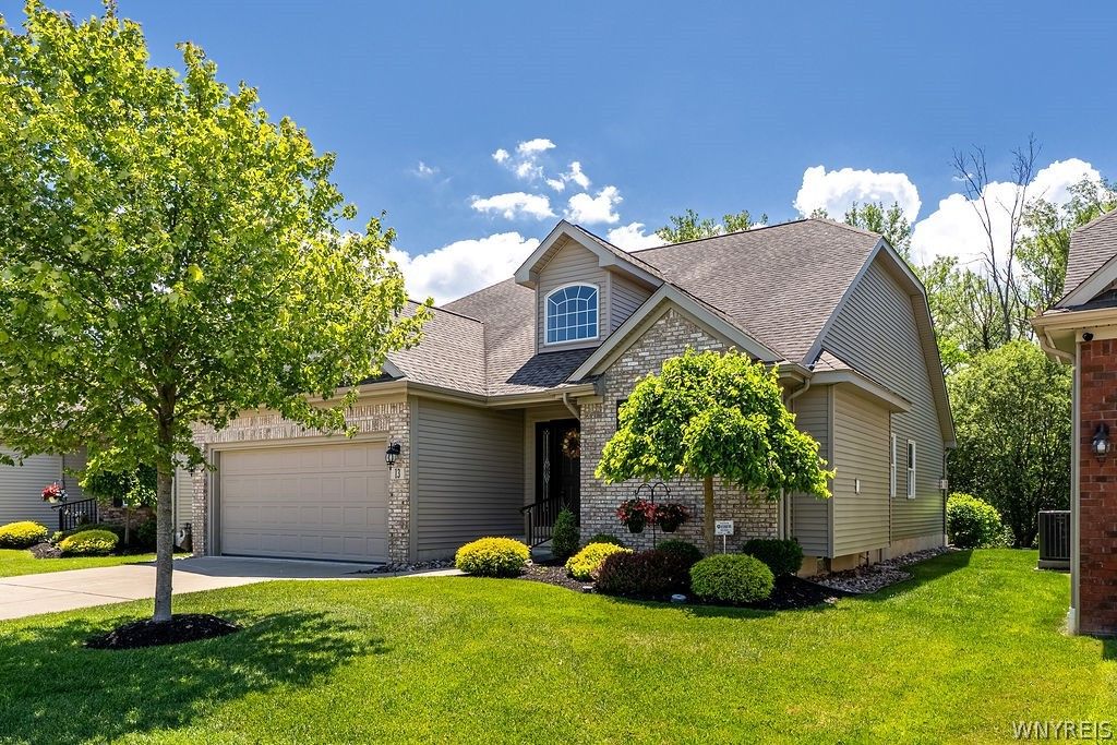 13 Logan Lane, Lancaster, NY 14086