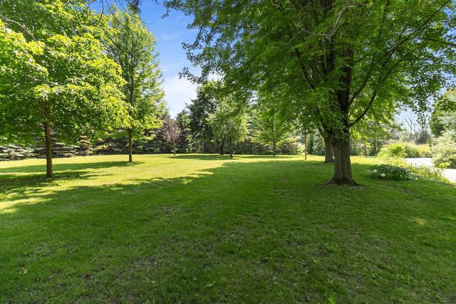 BLACK WOLF POINT LANE, Oshkosh, WI 54902