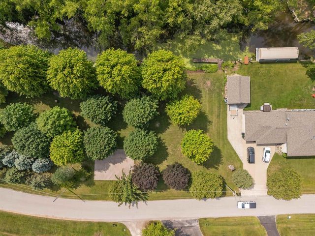 BLACK WOLF POINT LANE, Oshkosh, WI 54902