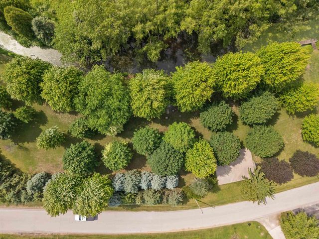 BLACK WOLF POINT LANE, Oshkosh, WI 54902