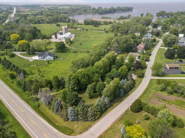 BLACK WOLF POINT LANE, Oshkosh, WI 54902