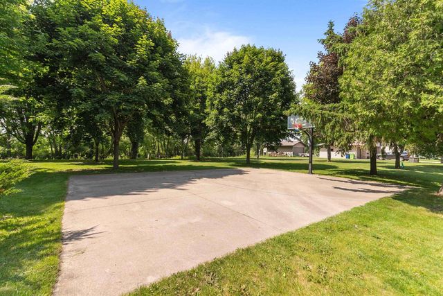 BLACK WOLF POINT LANE, Oshkosh, WI 54902