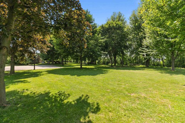 BLACK WOLF POINT LANE, Oshkosh, WI 54902