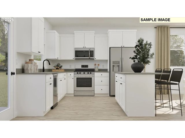 1558 N YOUNG St, Lafayette, OR 97127