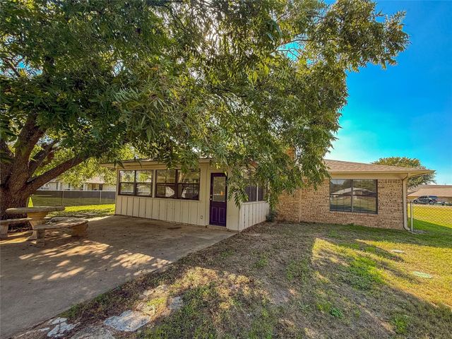 3809 Winding Way, Granbury, TX 76049