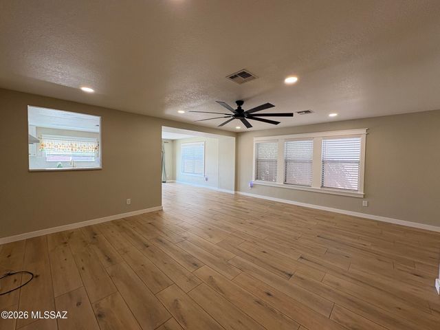 10552 S Sunshower Way, Vail, AZ 85641