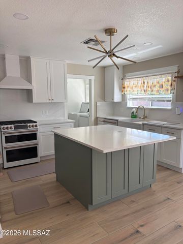10552 S Sunshower Way, Vail, AZ 85641
