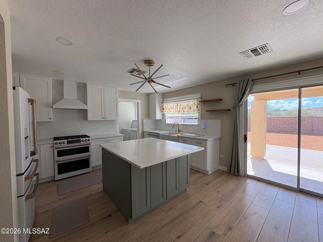 10552 S Sunshower Way, Vail, AZ 85641