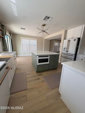 10552 S Sunshower Way, Vail, AZ 85641