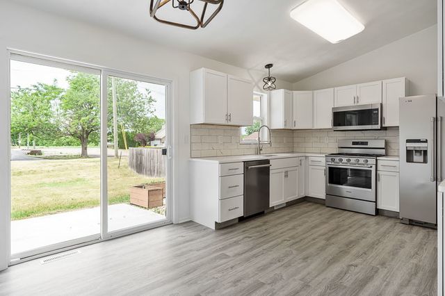 8738 Victory Lane, Machesney Park, IL 61115