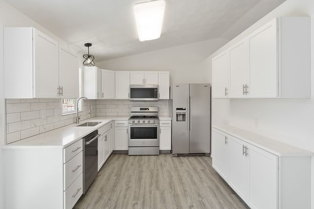 8738 Victory Lane, Machesney Park, IL 61115