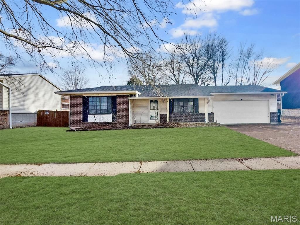 2340 Glenrich Drive, St Louis, MO 63129