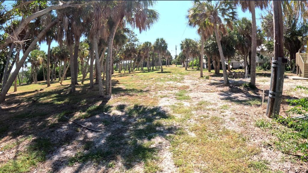 Image 9 of property listing at 10049 HEL-LEW COURT, Placida, FL 33946