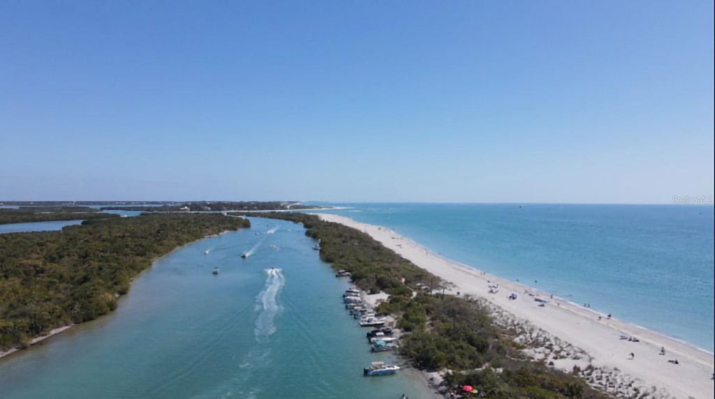 Image 10 of property listing at 10049 HEL-LEW COURT, Placida, FL 33946