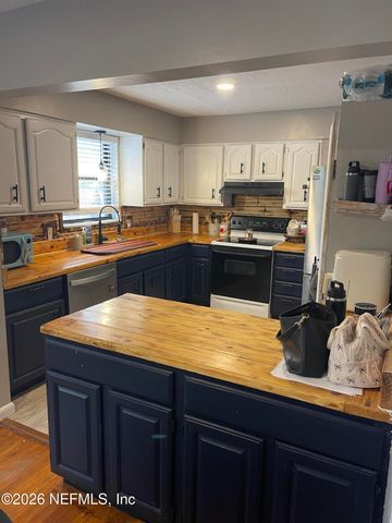 2112 DEAN Road, Jacksonville, FL 32216