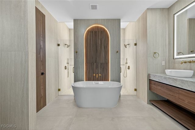 13 NW 35th PL, Cape Coral, FL 33993