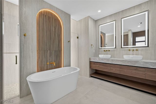 13 NW 35th PL, Cape Coral, FL 33993