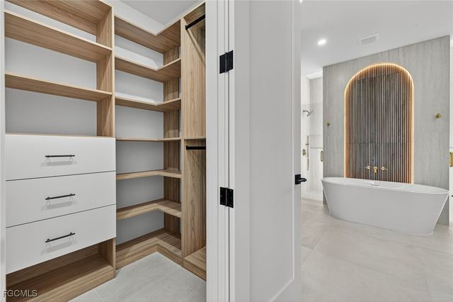 13 NW 35th PL, Cape Coral, FL 33993