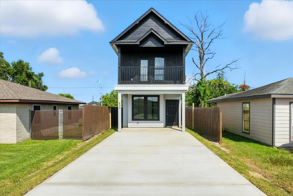 422 N 7th Avenue, La Porte, TX 77571