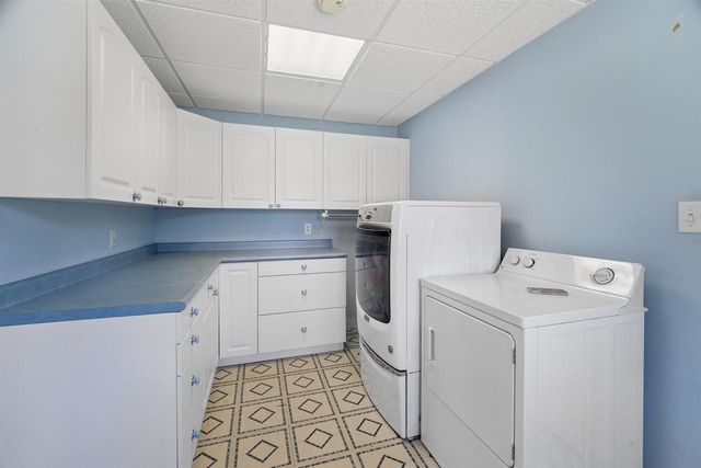2241 WALLACE LAKE ROAD, West Bend, WI 53090