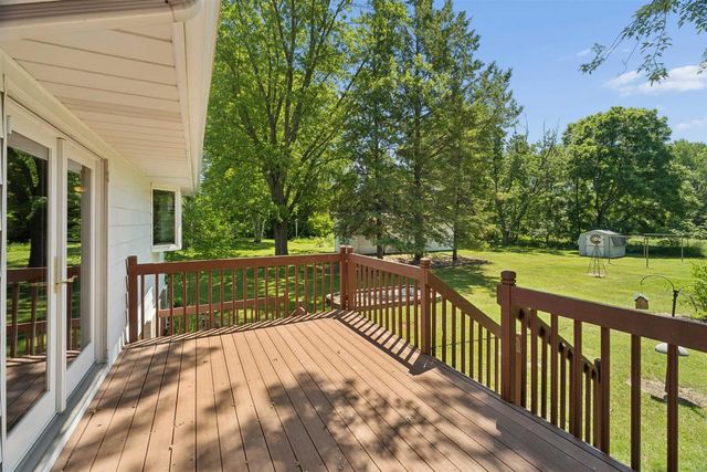 2241 WALLACE LAKE ROAD, West Bend, WI 53090