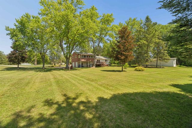 2241 WALLACE LAKE ROAD, West Bend, WI 53090