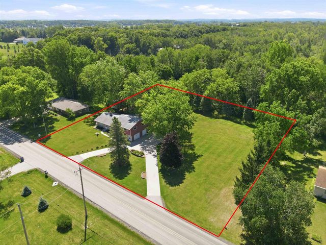 2241 WALLACE LAKE ROAD, West Bend, WI 53090