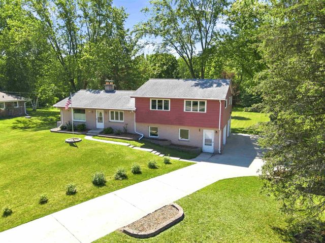2241 WALLACE LAKE ROAD, West Bend, WI 53090
