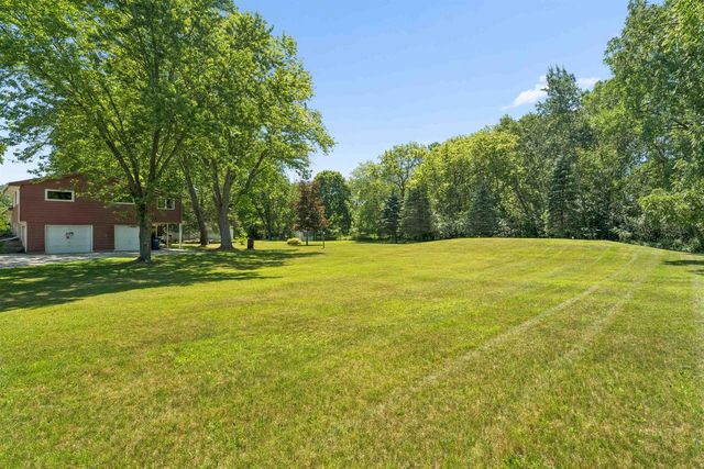 2241 WALLACE LAKE ROAD, West Bend, WI 53090
