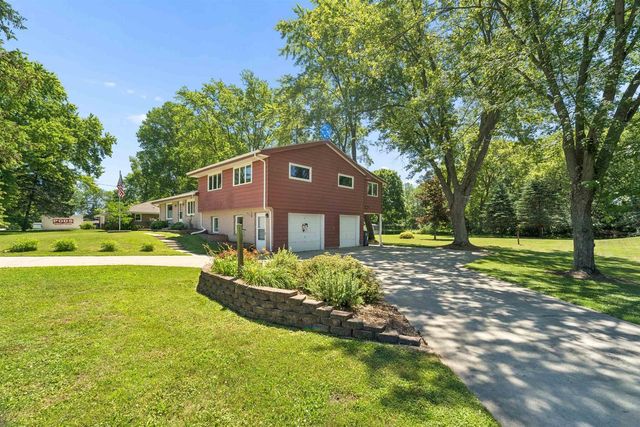2241 WALLACE LAKE ROAD, West Bend, WI 53090