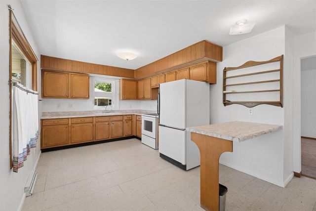 2241 WALLACE LAKE ROAD, West Bend, WI 53090