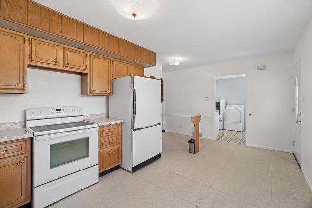 2241 WALLACE LAKE ROAD, West Bend, WI 53090