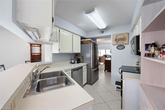 114 Cypress WAY E D3, Naples, FL 34110