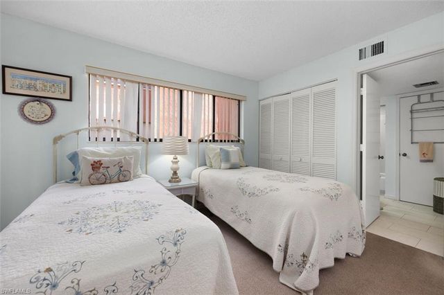 114 Cypress WAY E D3, Naples, FL 34110