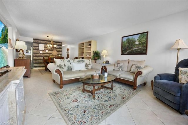 114 Cypress WAY E D3, Naples, FL 34110