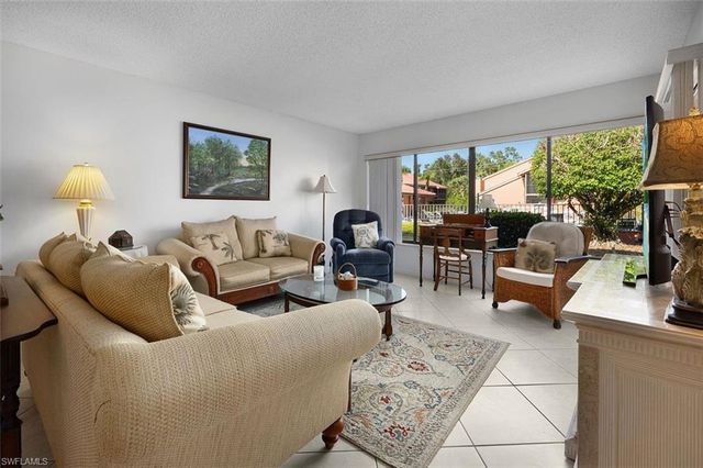 114 Cypress WAY E D3, Naples, FL 34110