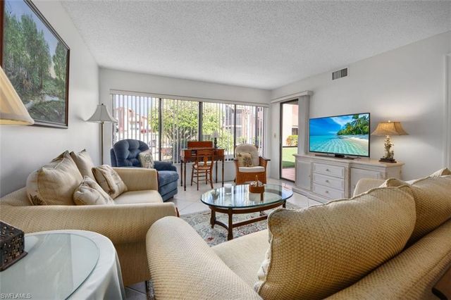 114 Cypress WAY E D3, Naples, FL 34110