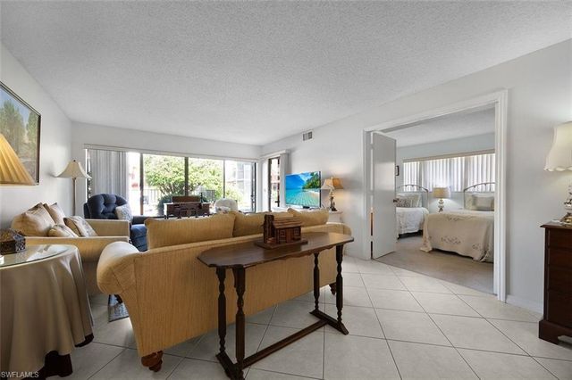 114 Cypress WAY E D3, Naples, FL 34110