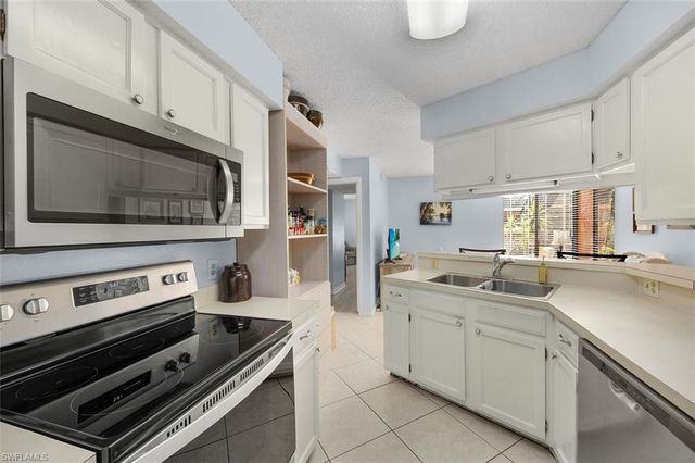 114 Cypress WAY E D3, Naples, FL 34110