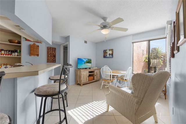 114 Cypress WAY E D3, Naples, FL 34110