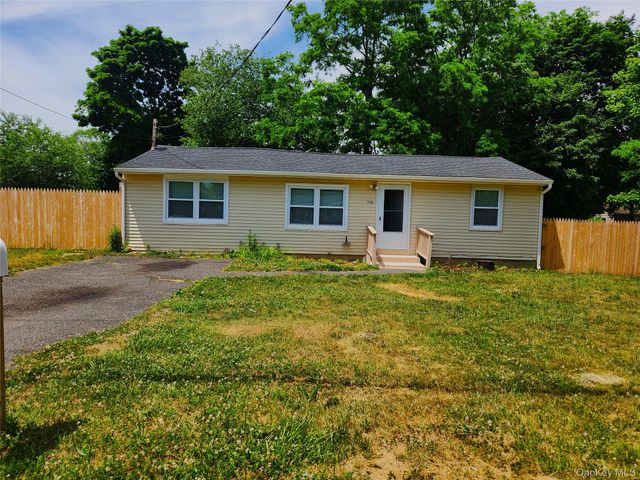 548 Taylor Avenue, East Patchogue, NY 11772