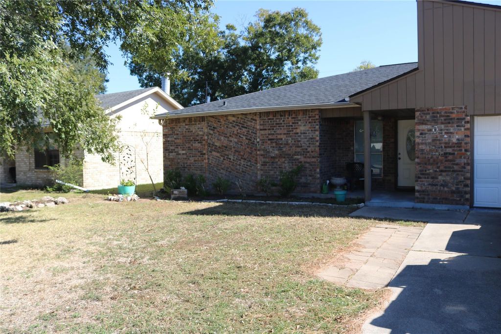 4018 Easy Street, Dickinson, TX 77539