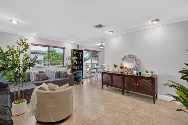 7911 SW 18th Ter, Miami, FL 33155