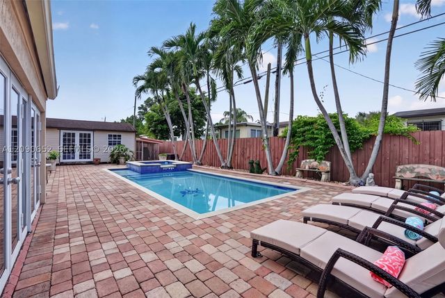 7911 SW 18th Ter, Miami, FL 33155