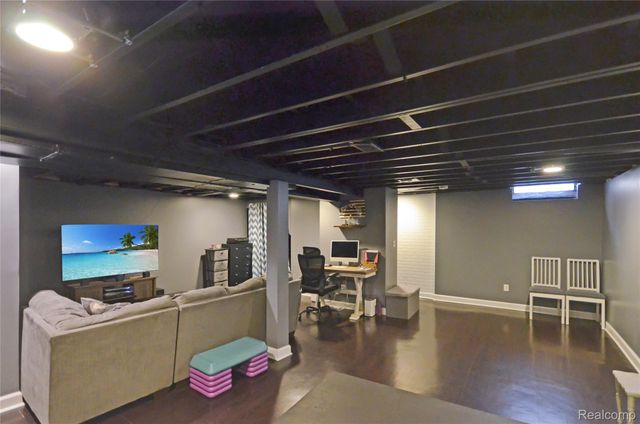 9015 Headley Drive, Sterling Heights, MI 48314