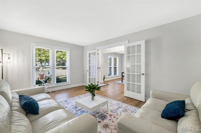 1124 Briarhurst Drive, Manchester, MO 63021