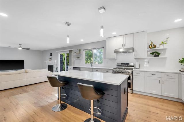 1124 Briarhurst Drive, Manchester, MO 63021