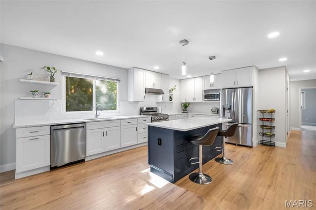 1124 Briarhurst Drive, Manchester, MO 63021