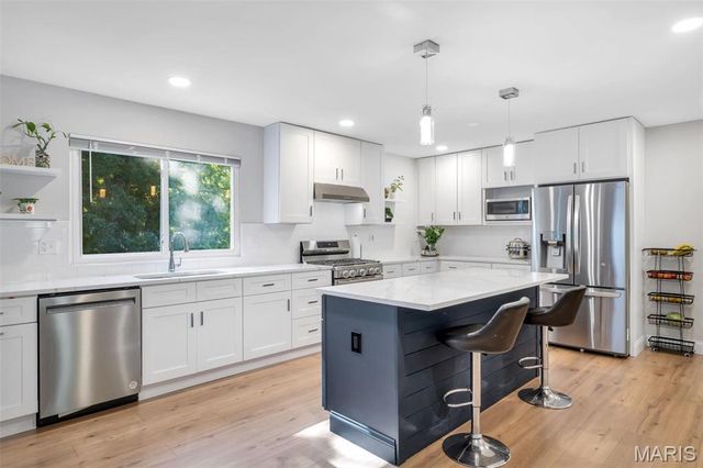 1124 Briarhurst Drive, Manchester, MO 63021