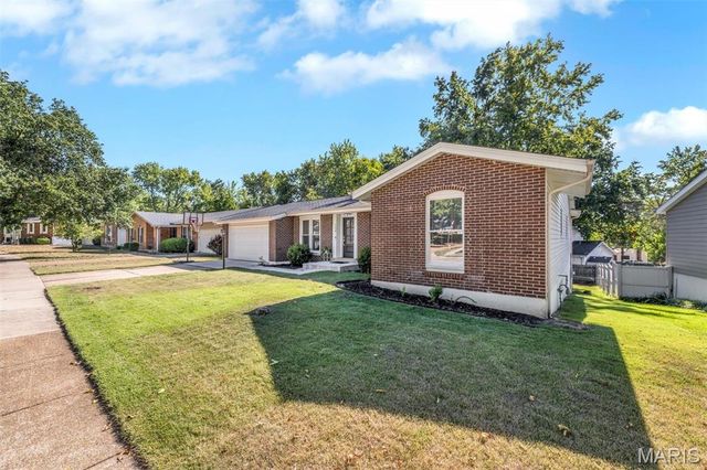 1124 Briarhurst Drive, Manchester, MO 63021